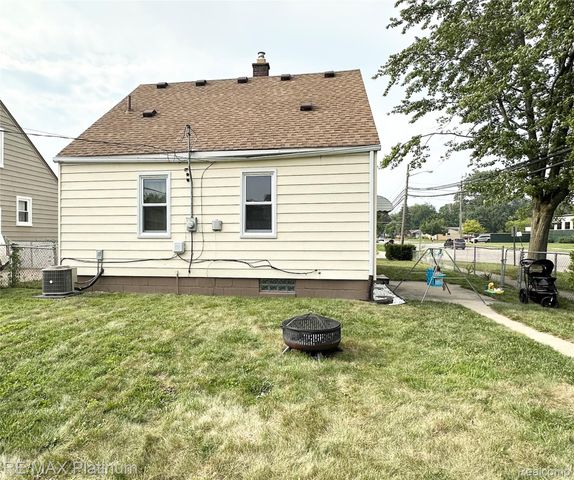 28417 Barton Street, Garden City, MI 48135