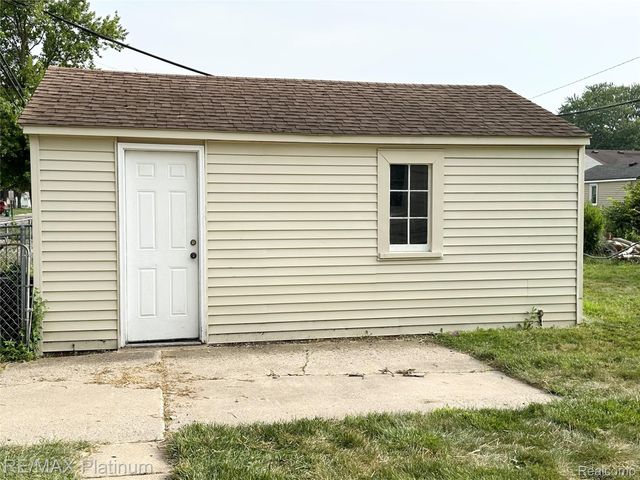 28417 Barton Street, Garden City, MI 48135