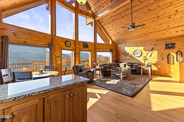 829 Red Fox Trl, Gatlinburg, TN 37738