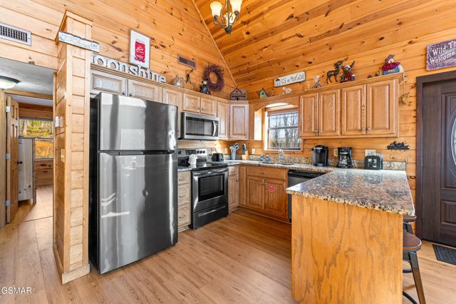 829 Red Fox Trl, Gatlinburg, TN 37738