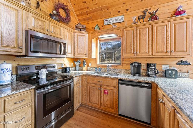 829 Red Fox Trl, Gatlinburg, TN 37738