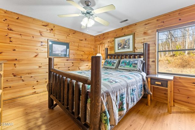 829 Red Fox Trl, Gatlinburg, TN 37738