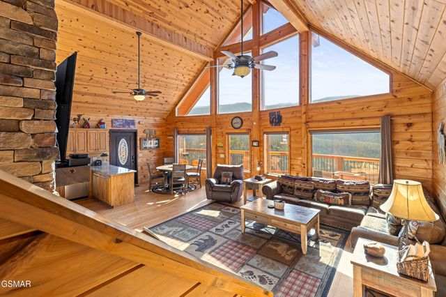 829 Red Fox Trl, Gatlinburg, TN 37738