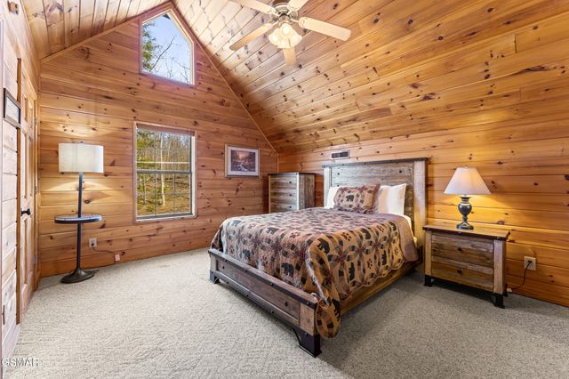 829 Red Fox Trl, Gatlinburg, TN 37738