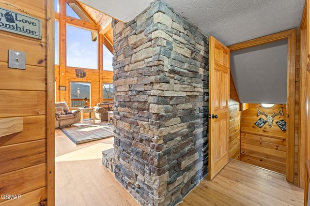 829 Red Fox Trl, Gatlinburg, TN 37738