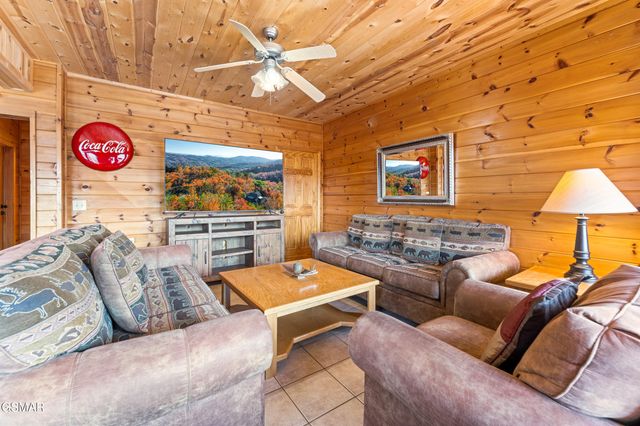 829 Red Fox Trl, Gatlinburg, TN 37738