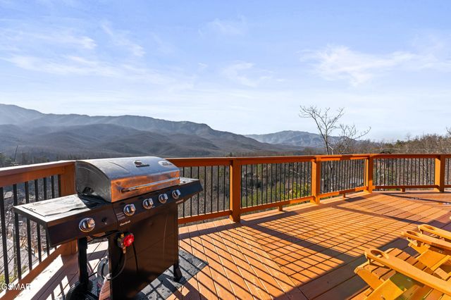 829 Red Fox Trl, Gatlinburg, TN 37738