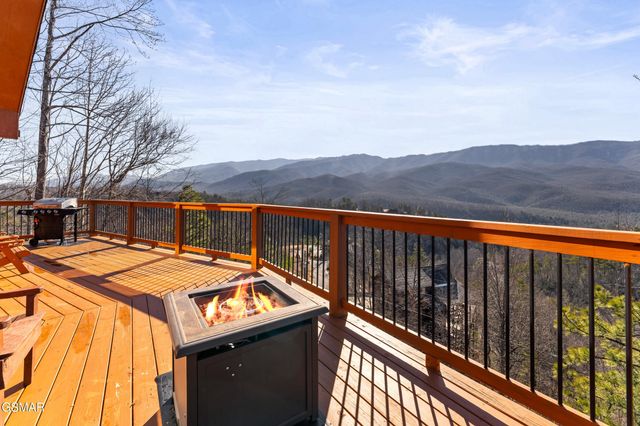 829 Red Fox Trl, Gatlinburg, TN 37738