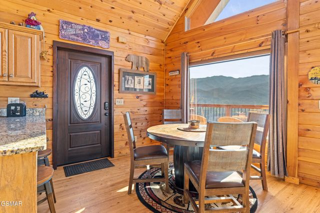 829 Red Fox Trl, Gatlinburg, TN 37738