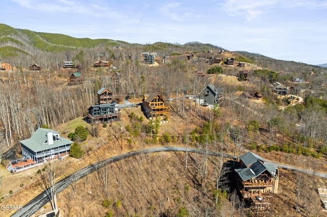 829 Red Fox Trl, Gatlinburg, TN 37738