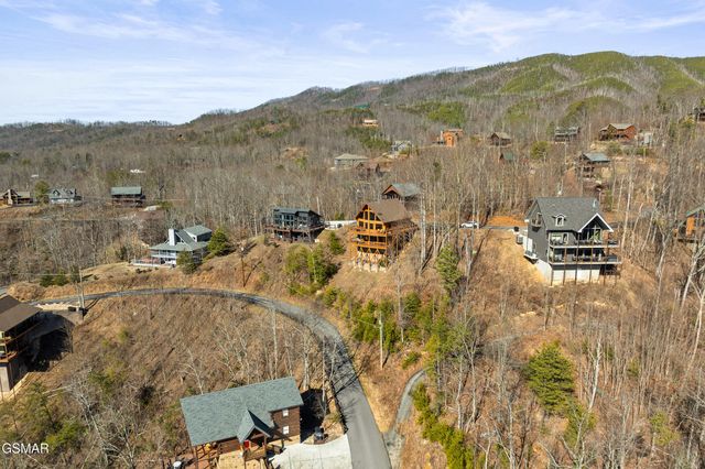 829 Red Fox Trl, Gatlinburg, TN 37738