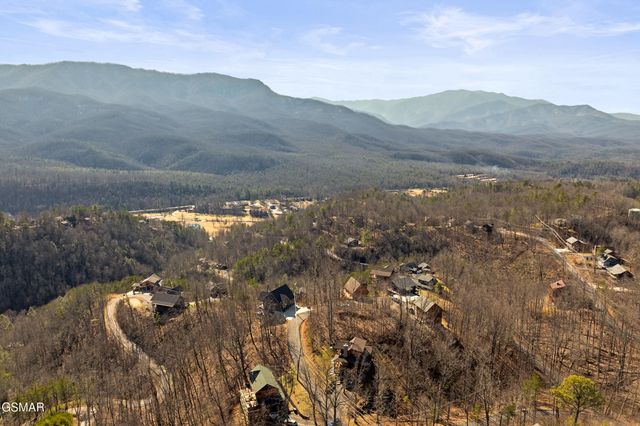 829 Red Fox Trl, Gatlinburg, TN 37738