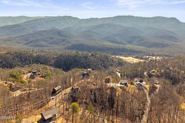 829 Red Fox Trl, Gatlinburg, TN 37738