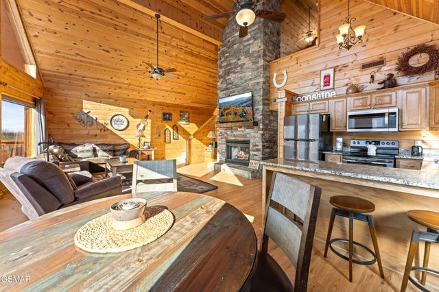 829 Red Fox Trl, Gatlinburg, TN 37738