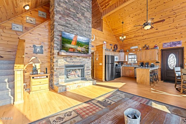 829 Red Fox Trl, Gatlinburg, TN 37738