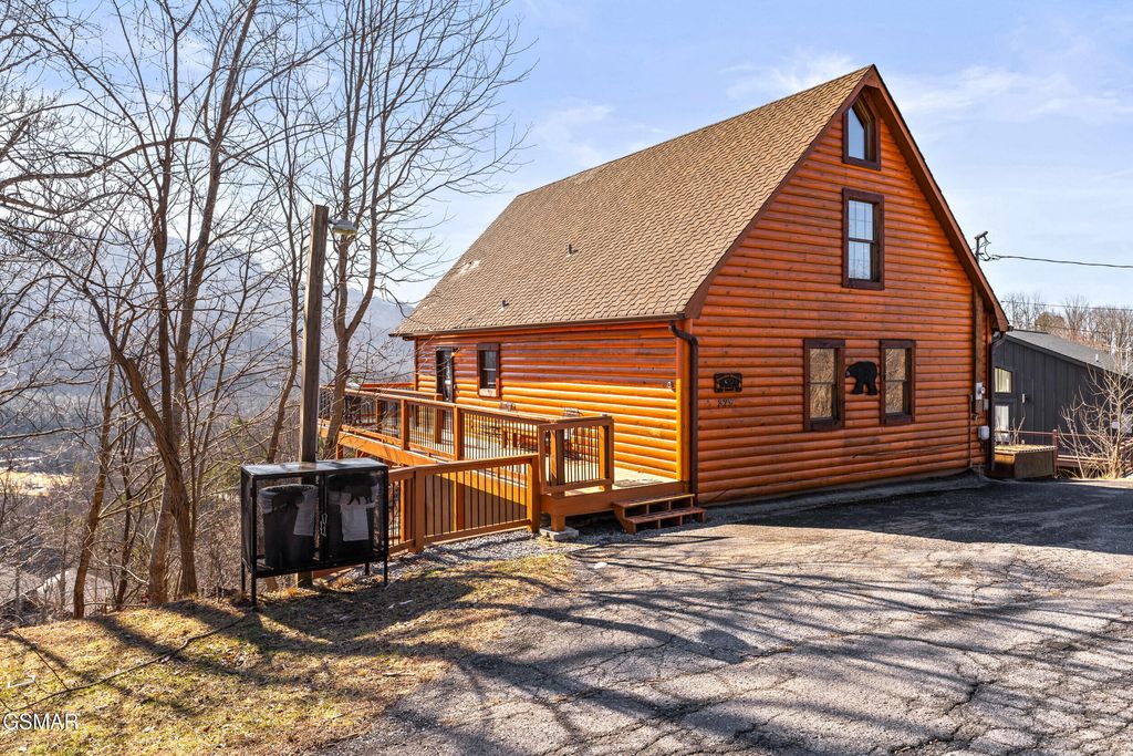 829 Red Fox Trl, Gatlinburg, TN 37738