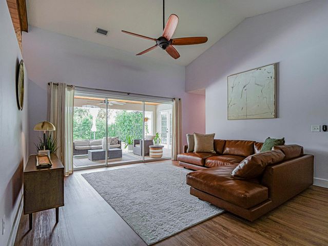 4460 SW 12th Manor SW, Vero Beach, FL 32968
