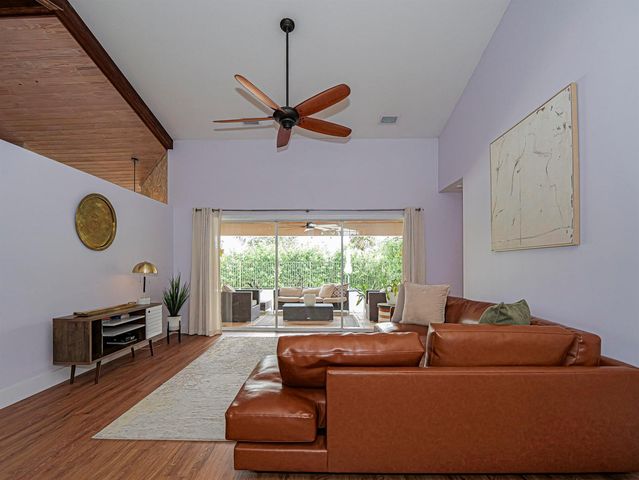4460 SW 12th Manor SW, Vero Beach, FL 32968