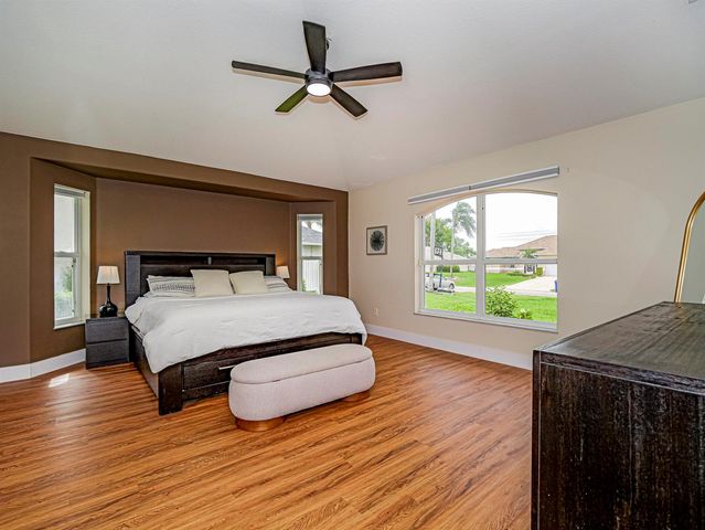 4460 SW 12th Manor SW, Vero Beach, FL 32968