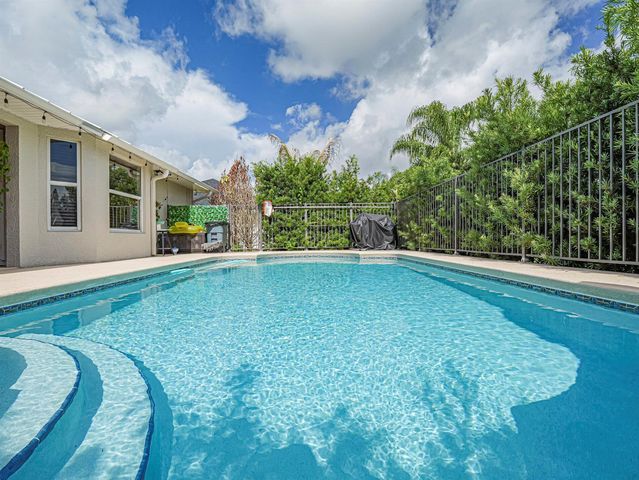 4460 SW 12th Manor SW, Vero Beach, FL 32968