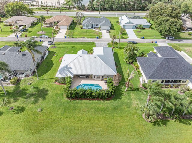 4460 SW 12th Manor SW, Vero Beach, FL 32968