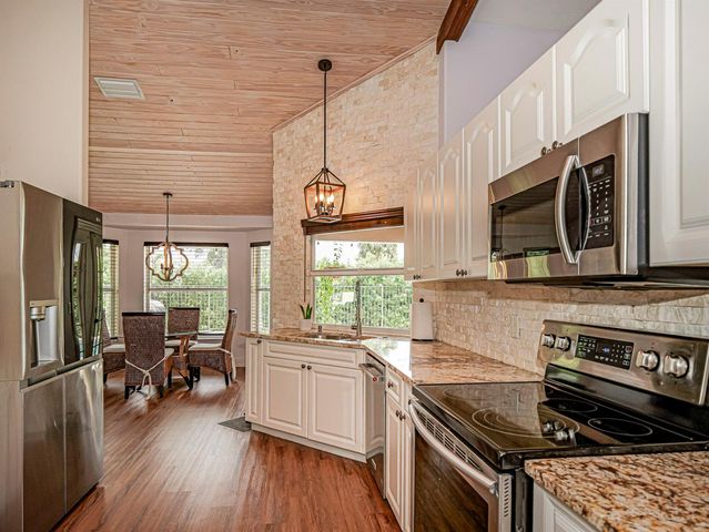 4460 SW 12th Manor SW, Vero Beach, FL 32968