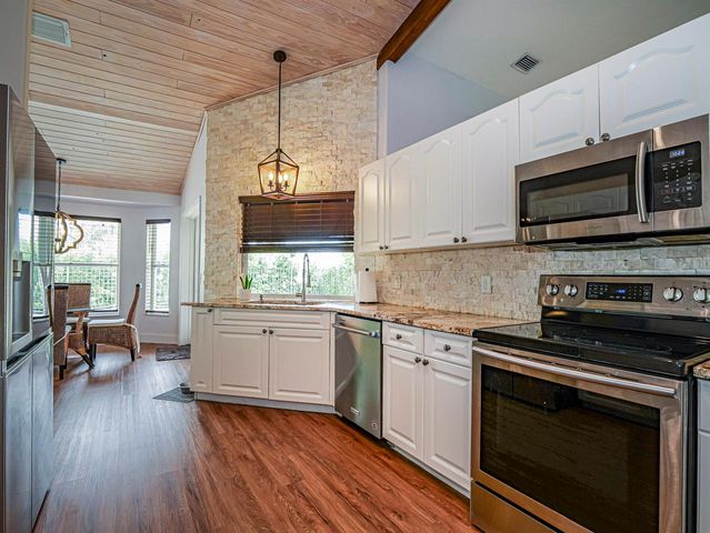 4460 SW 12th Manor SW, Vero Beach, FL 32968