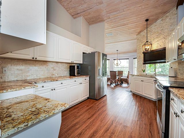 4460 SW 12th Manor SW, Vero Beach, FL 32968