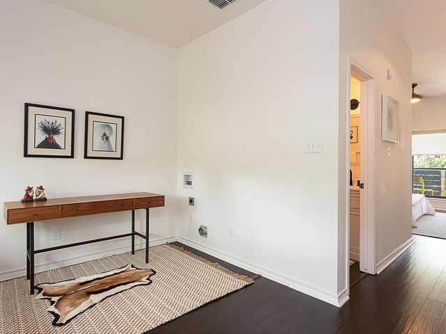 1404 Norwalk LN 212, Austin, TX 78703