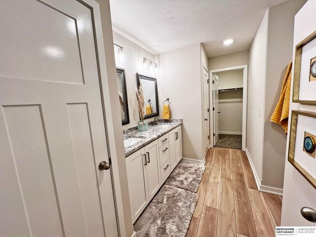 6610 S 200th Avenue, Omaha, NE 68135