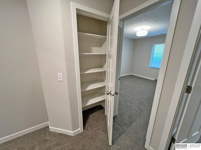 6610 S 200th Avenue, Omaha, NE 68135