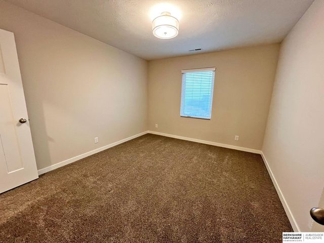 6610 S 200th Avenue, Omaha, NE 68135