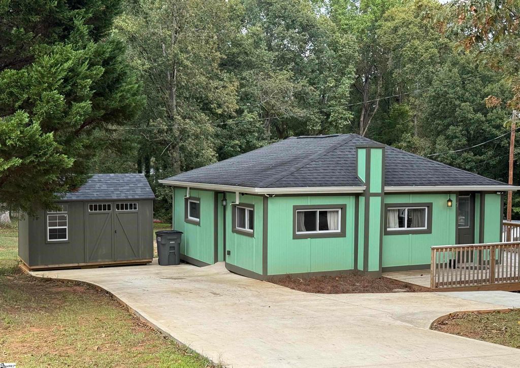 7 Coleman Lane, Taylors, SC 29687