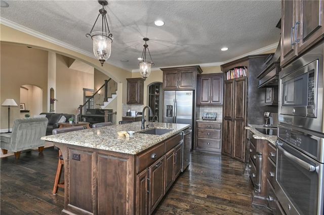 15721 Ballentine Street, Overland Park, KS 66221