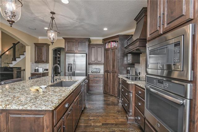 15721 Ballentine Street, Overland Park, KS 66221