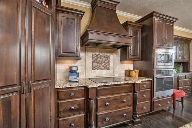 15721 Ballentine Street, Overland Park, KS 66221