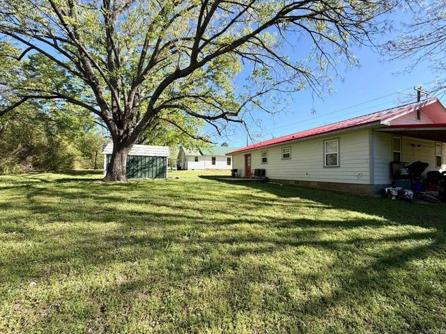 206 N Vine Street, Mountain View, AR 72560