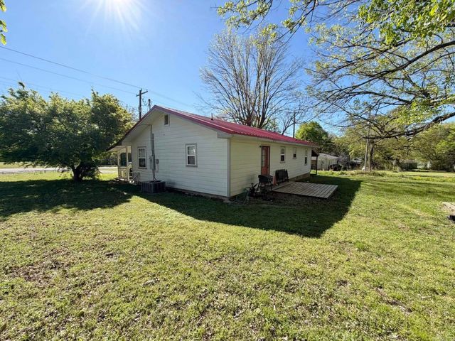 206 N Vine Street, Mountain View, AR 72560