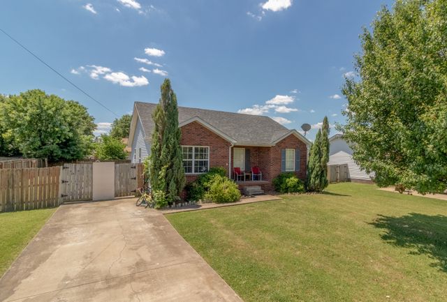 1030 Mile High Dr, Clarksville, TN 37042