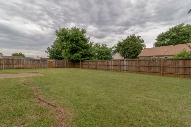 1030 Mile High Dr, Clarksville, TN 37042