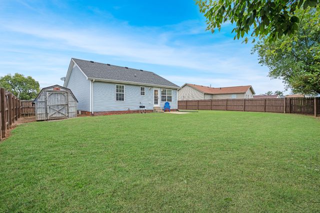 1030 Mile High Dr, Clarksville, TN 37042