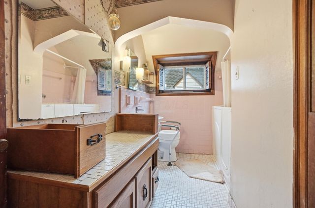 1089 Wellington Boulevard, Columbus, OH 43219