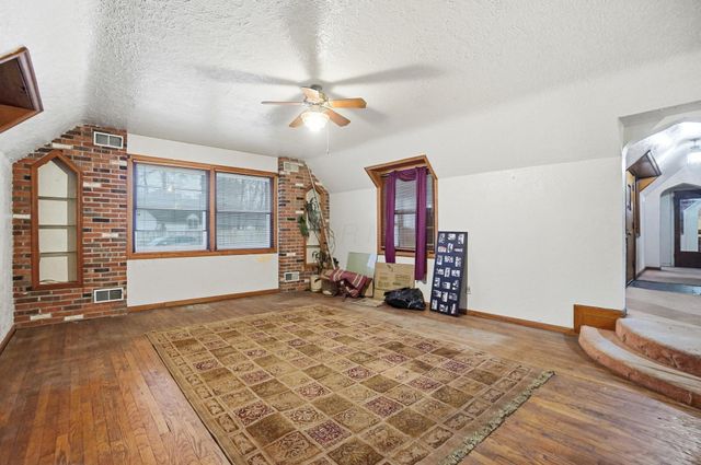 1089 Wellington Boulevard, Columbus, OH 43219