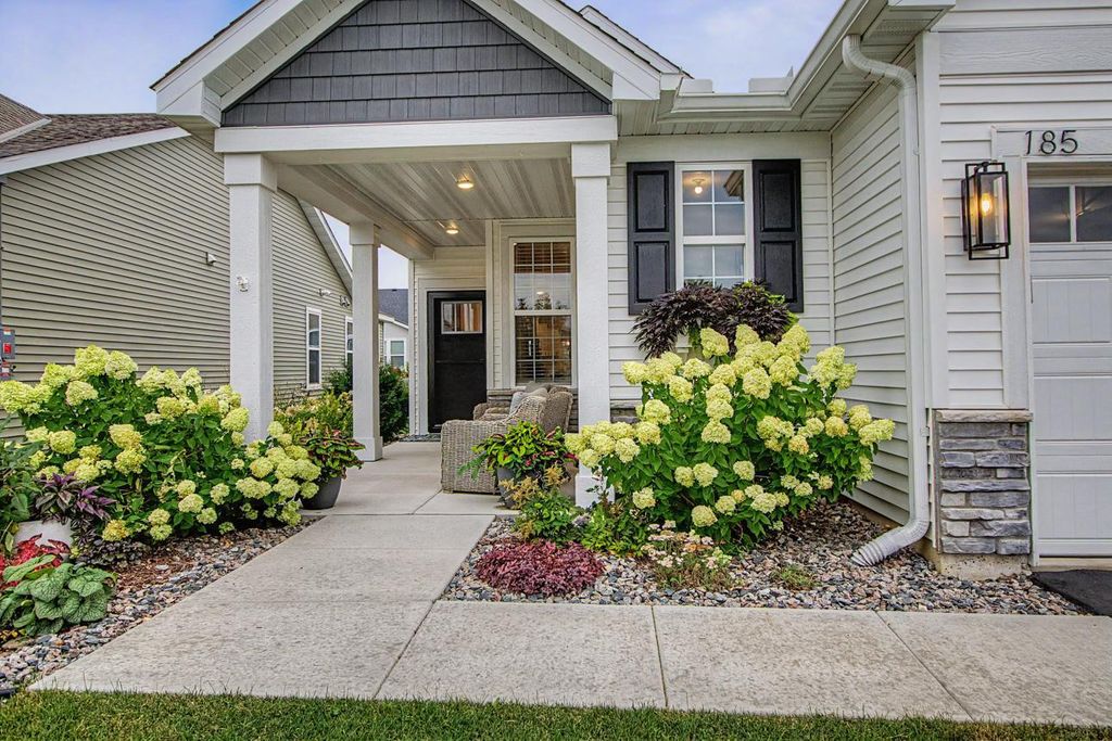 185 Liberty Heights Drive, Chaska, MN 55318 — photo 2