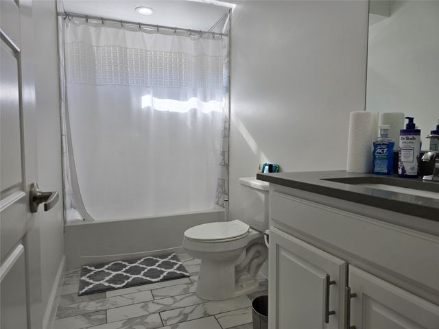 2831 Curvilinear Court, Dallas, TX 75227
