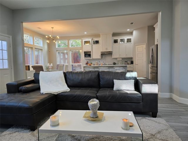 2831 Curvilinear Court, Dallas, TX 75227