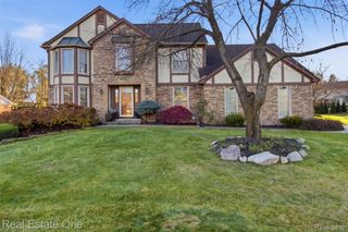 9377 Pineview Drive, Plymouth, MI 48170