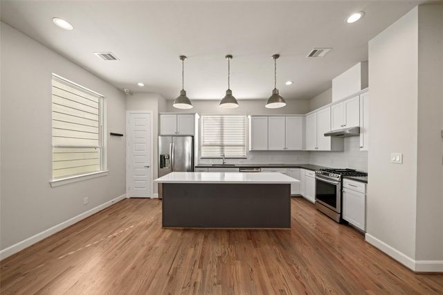 2779 Clinton Drive, Houston, TX 77020