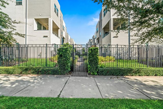 2779 Clinton Drive, Houston, TX 77020