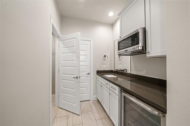 2779 Clinton Drive, Houston, TX 77020